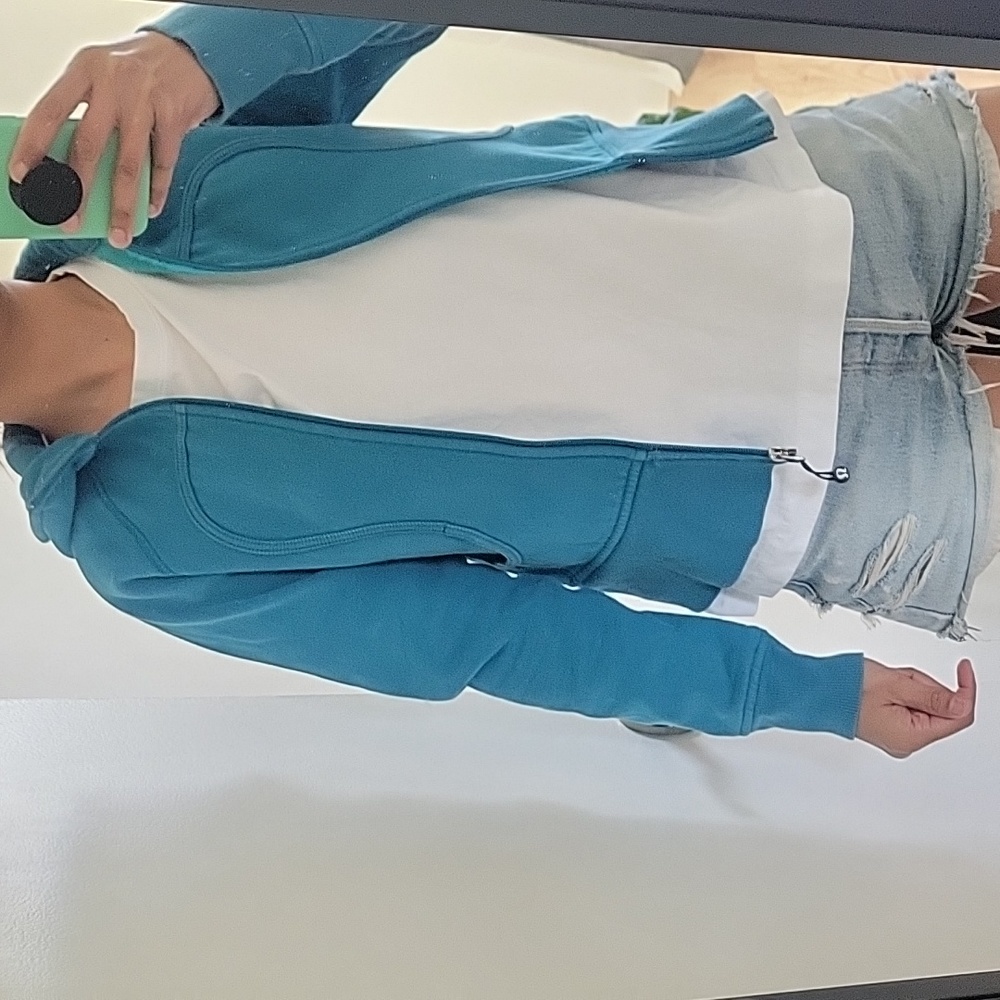 Lululemon zip up hoodie size 6 - Picture 11 of 13